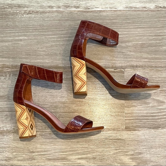 ❌SOLD❌ Jeffrey Campbell Lindsay Heel Sandal in Brown Croc & Zig Zag Size 6.5 - Picture 2 of 10